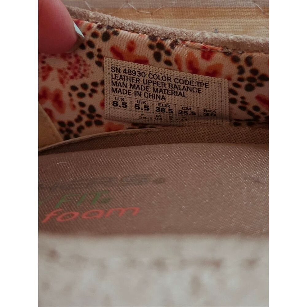 💐SKECHERS Suede Taupe Comfy Flat - Picture 7 of 8